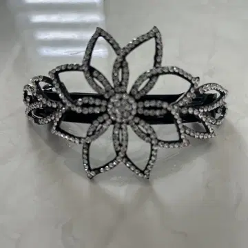 블랙 꽃 디자인 머리핀