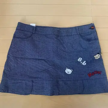 고양이 자수가 들어간 다크 블루 스커트 4L