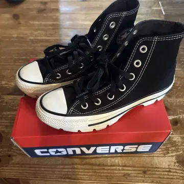 CONVERSE 블랙 하이컷 스니커즈