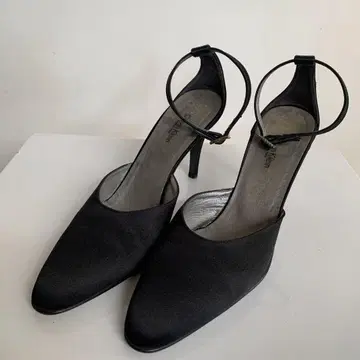 Calvin Klein 새틴 포멀 힐 24.5cm