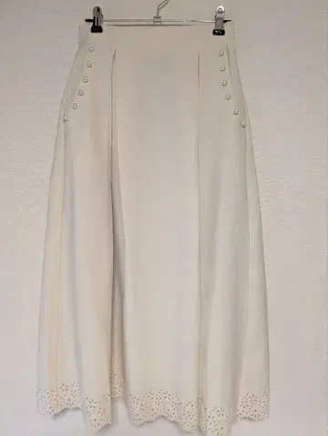 [ 네 ] 레이스 커팅 펄 스커트