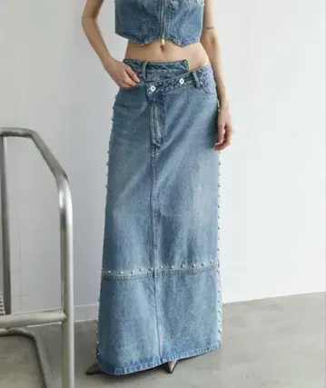 MAISONSPECIAL 데님 스터드 롱 스커트