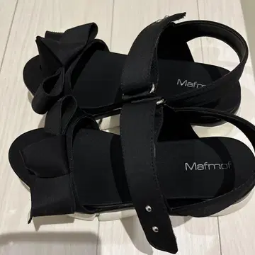 Mafmaf 리본 포함 블랙 샌들