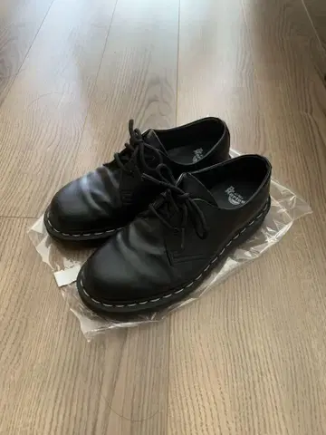 Dr.Martens 통굽 로퍼 실버