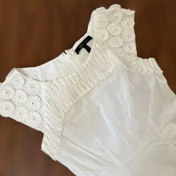 BCBGMAXAZRIA 화이트 슬리브리스 미니 원피스