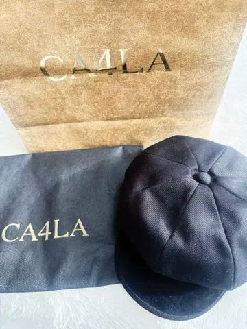[미사용 새상품] CA4LA 블랙 베레모 수납 가방 포함