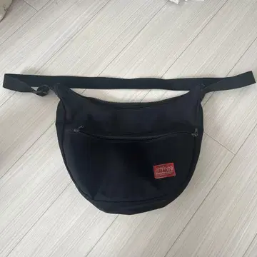 Manhattan Portage 블랙 바디백