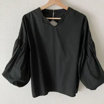 핸드메이드 벌룬 슬리브 봉긋 소매 블라우스 블랙
