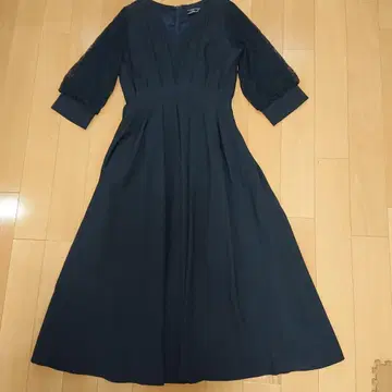 Pour Vous 풀뷰 허리 턱 드레스 네이비