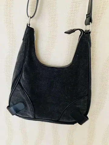 Brandy Melville 블랑디 멜빌 숄더백