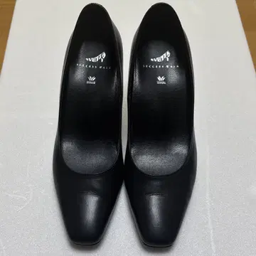 와코루 블랙 스퀘어토 하이힐