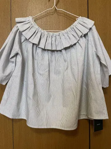에모다 스트라이프 프릴 블라우스 택 포함