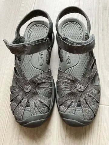 keen 로즈 샌들 23.5 그레이