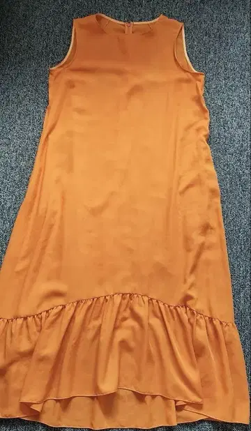 오렌지 슬리브리스 롱 원피스 프릴 밑단