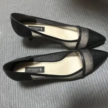 MACKINTOSH 시스루 펌프스 블랙