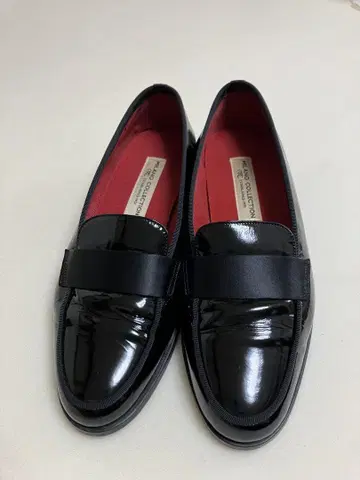MILANO COLLECTION 블랙 에나멜 로퍼 24EE
