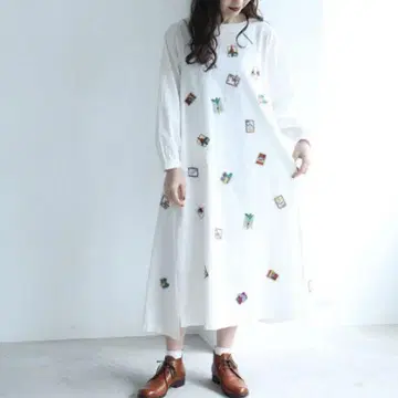 새상품급 아틀리에 드 사봉 우표와 연필 자수 원피스 시로
