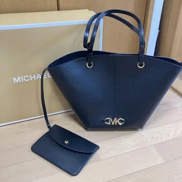 블랙 MK 로고 토트백
