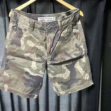 AMERICAN EAGLE OUTFITTERS 카모플라쥬 숏팬츠