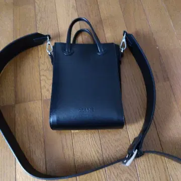 블랙 가죽 숄더백 클라네