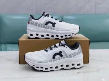[무료배송] On Cloudmonster 스니커즈 화이트 24cm