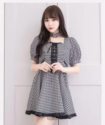 pium 사이드 크로스 초커 플레어 원피스 화이트 믹스