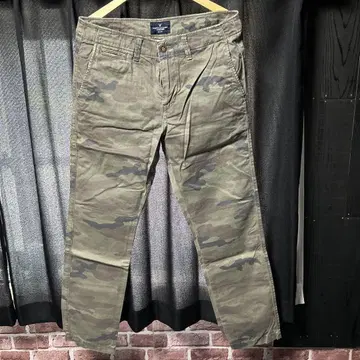 AMERICAN EAGLE 카모 패턴 치노 팬츠