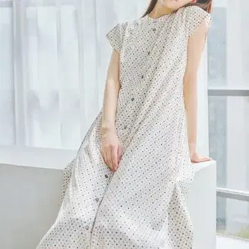새상품급 드로와트 로트레아몽 스퀘어 도트 M 화이트