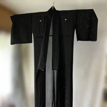 오동나무 문장 기모노 상복, 순수 실크