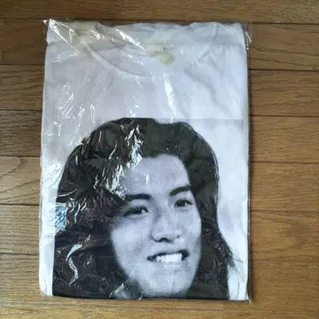 얼굴 사진 프린트 티셔츠 화이트