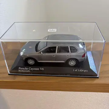 Porsche Cayenne V6 메탈릭 그레이 한정판
