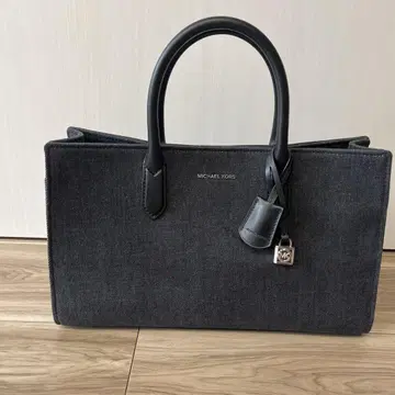 MICHAEL KORS 다크 그레이 핸드백