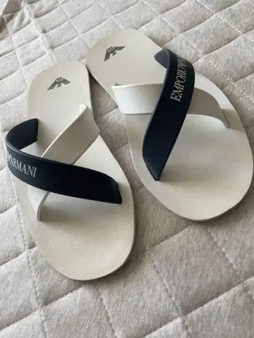 EMPORIO ARMANI 아르마니 비치 샌들 화이트 네이비 26
