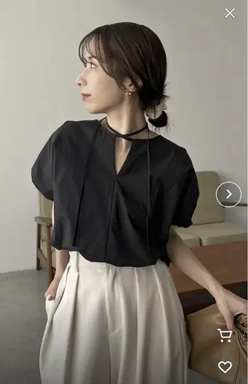 카프리슐레 마쥬 벌룬 리본 블라우스 블랙