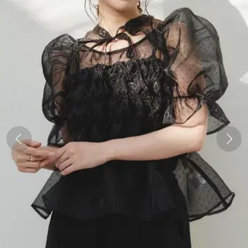 시어 도트 프릴 블라우스 paravion