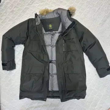 AIGLE 다크 그레이 다운 자켓 GORE-TEX