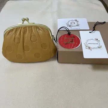 도트 무늬 베이지 가죽 가마구치 코인 케이스