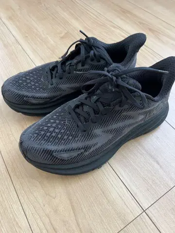 HOKA CLIFTON9