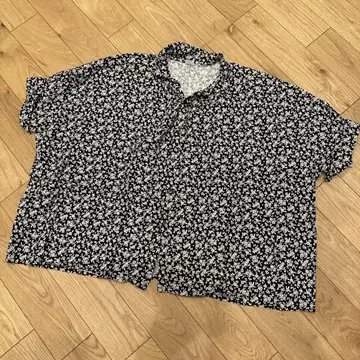 NOUVELLES DU PARADIS 꽃무늬 반팔 셔츠
