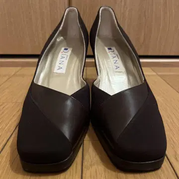 DIANA 다크 브라운 펌프스 힐 7cm