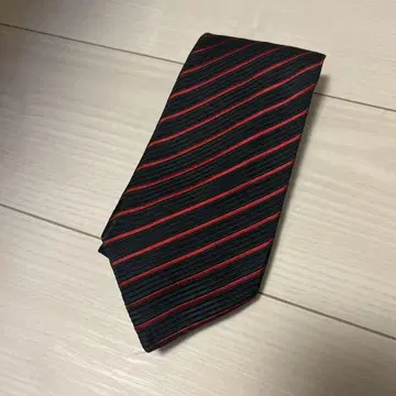 Charvet 실크 넥타이 블랙 레드 스트라이프