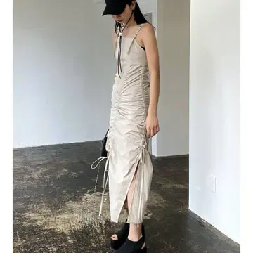 EMODA 드로우 스트링 나일론 맥시 원피스