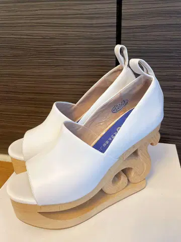 Jeffrey Campbell 스케이트 샌들 35 화이트