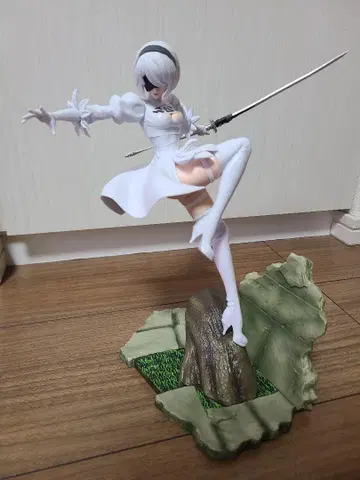2B 피규어 화이트