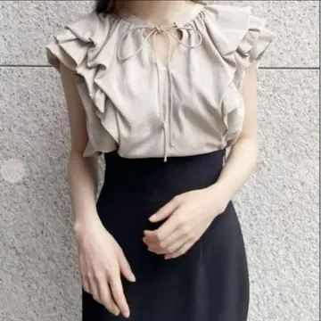 코코딜 프릴 슬리브 블라우스