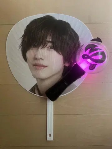 빛나는 응원봉 부착 부채 세트