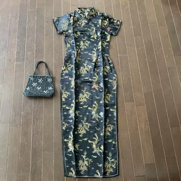 차이나 드레스와 비즈 백