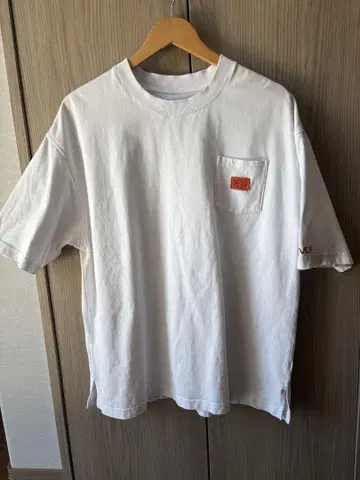 루카 RVCA 포켓 부착 화이트 티셔츠 M 사이즈 오버 사이즈