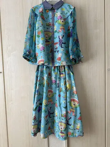 오레보레브라 꽃무늬 셋업 스커트와 블라우스