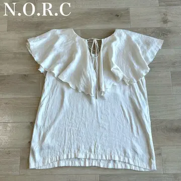 노크 NORC 새상품급 미세 광택 프릴 백리본 슬리브리스 블라우스